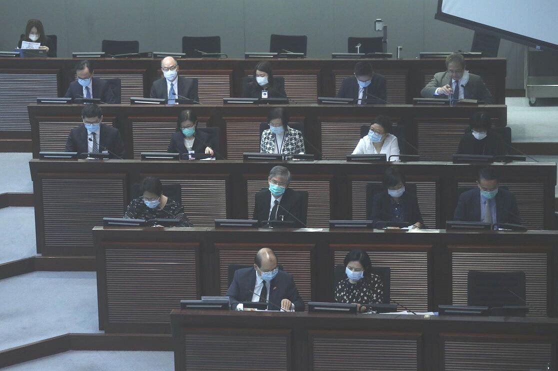 今日（28日），立法會財委會繼續審議關於注資「防疫抗疫基金」及其他相關措施（大公報記者賀任攝）