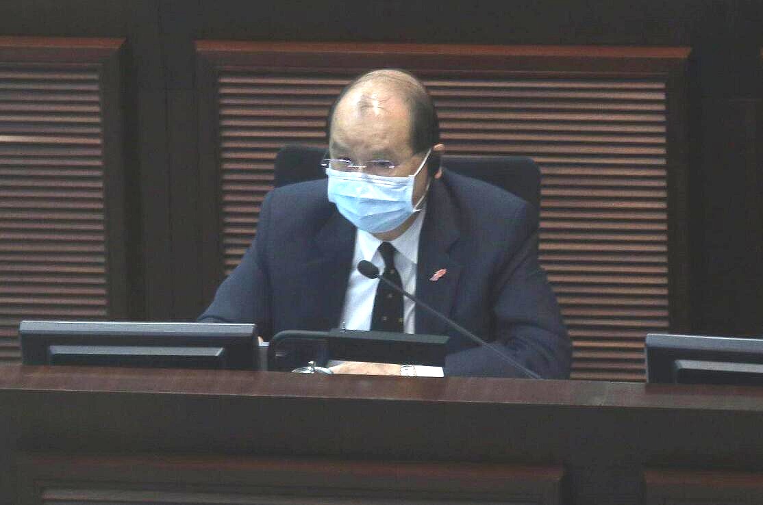 張建宗出席今日的立法會財委會（大公報記者賀任攝）