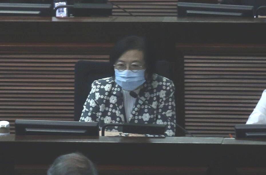 陳肇始出席今日的立法會財委會（大公報記者賀任攝）