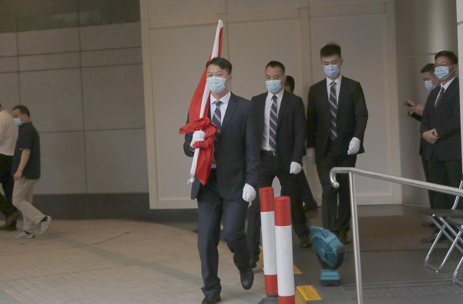 10月1日早晨，中央駐港國安公署與外交部駐港特派員公署舉行升旗儀式。圖為：中央駐港國安公署舉行升旗儀式（香港文匯報 記者 攝）
