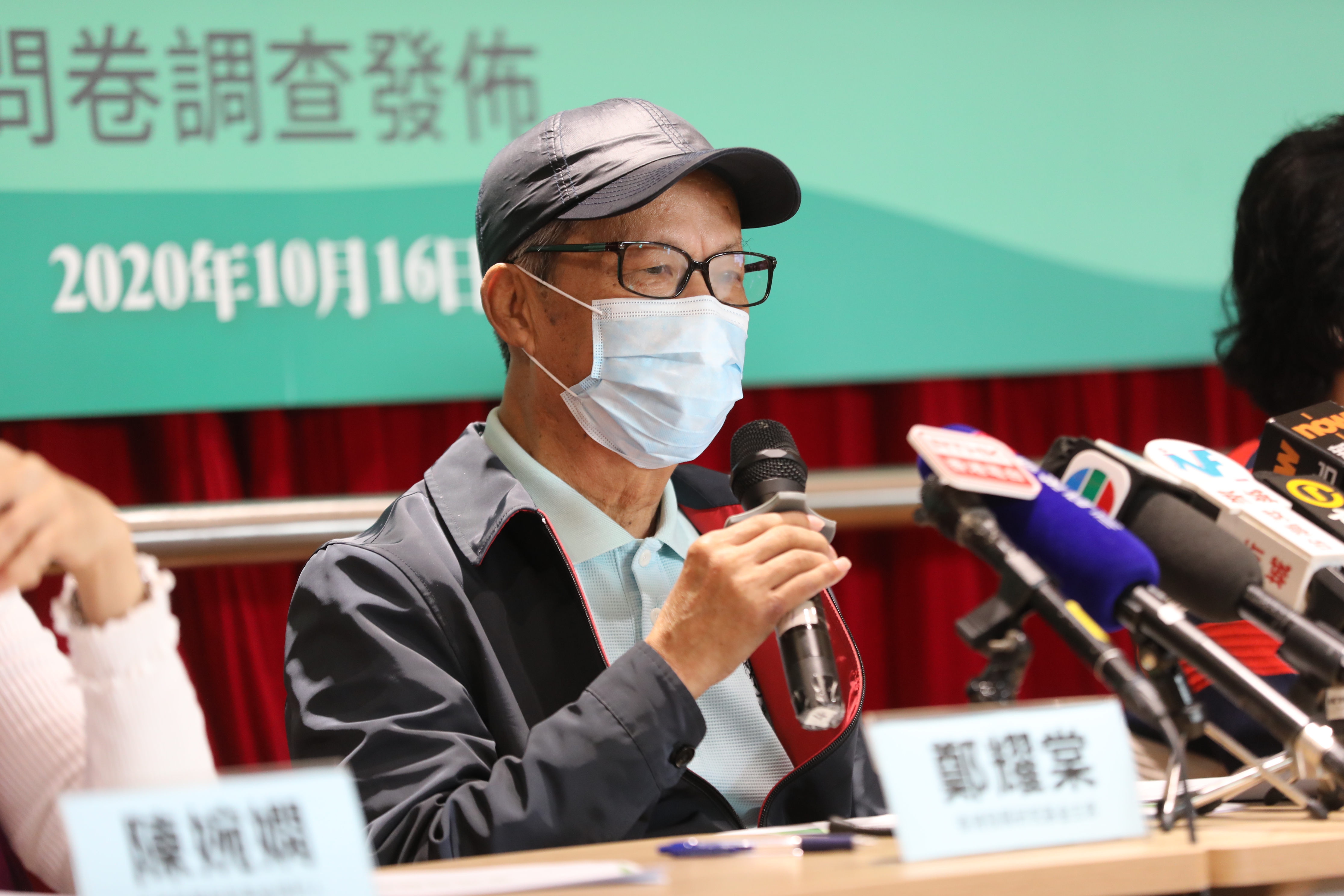 香港發展研究基金今日發布問卷，調查市民對「建議中央撥地，建設香港新社區」的意見。（香港文匯報記者萬霜靈攝）