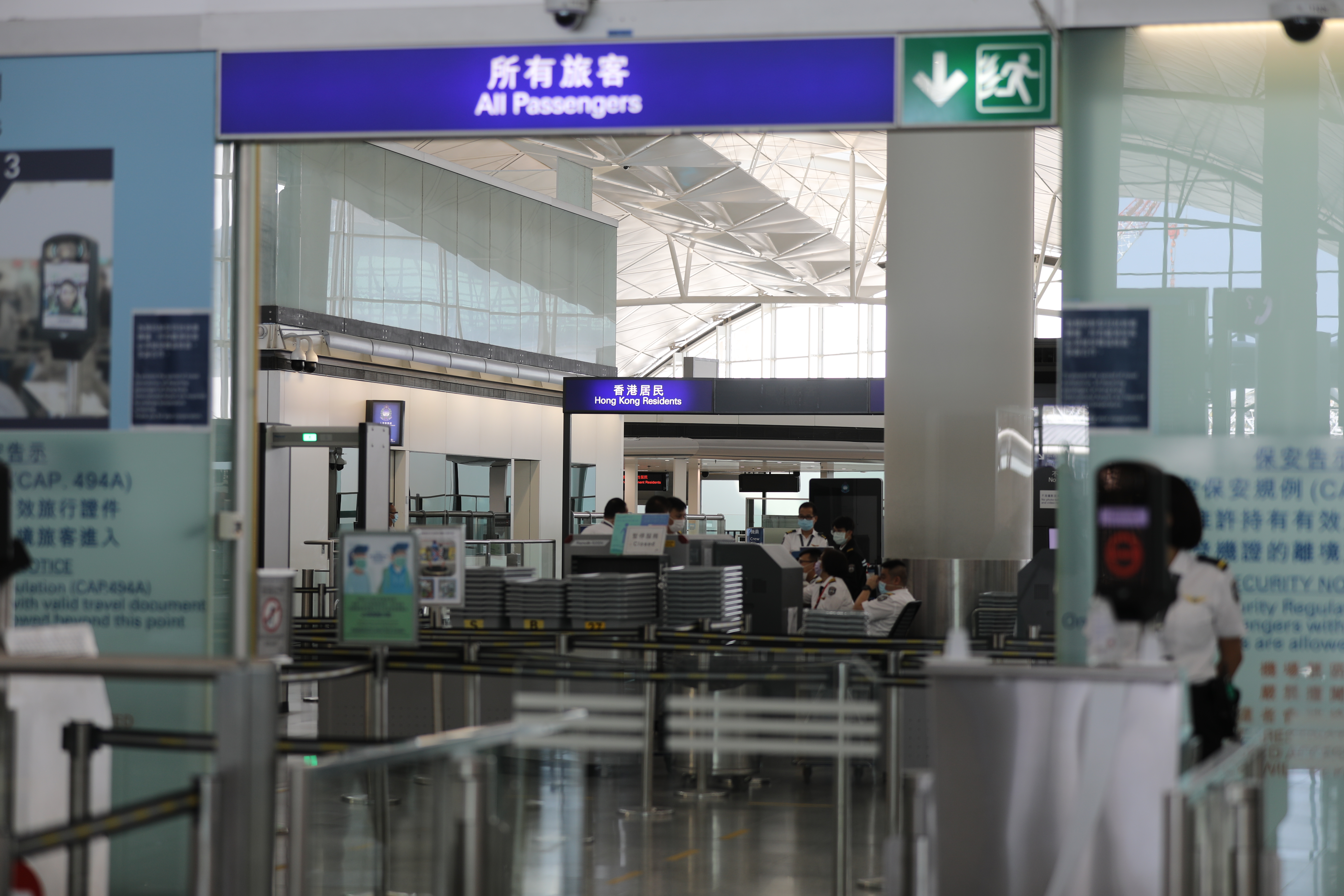 機場現時只有極少數旅客，偶爾可見到少量機場工作人員（大公文匯全媒體記者攝）