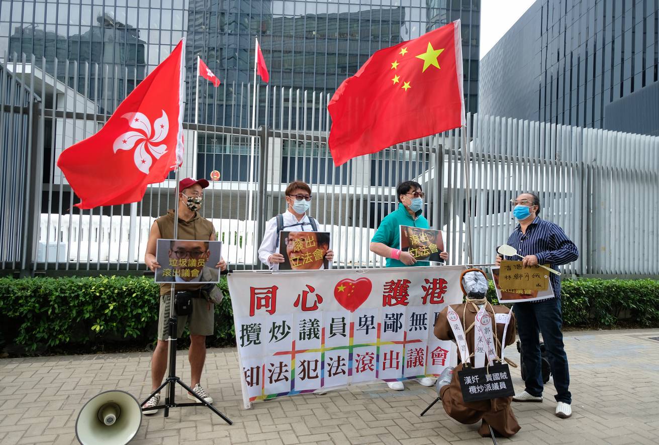 多個團體點名批評在早前舉行的立法會選舉中已被選舉主任撤銷其參選人的資格的攬炒派議員郭榮鏗、楊岳橋、郭家麒、梁繼昌4人，要求重新審視4人的延任資格，並盡快作出DQ。(大文新聞網記者麥鈞傑攝)