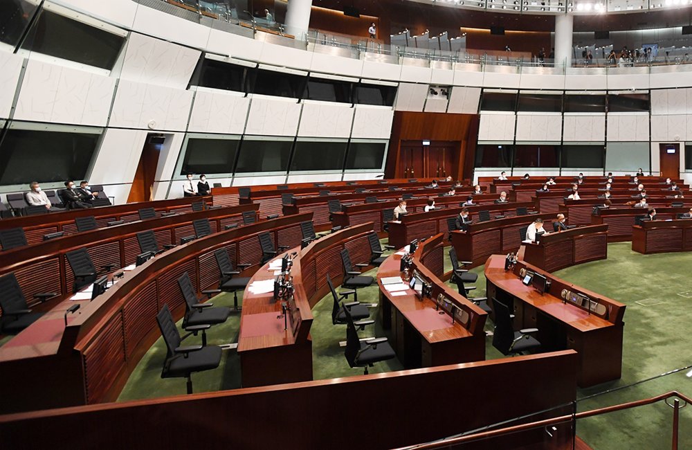 11月12日，立法會9時復會，15名反對派議員座位懸空。圖：大公文匯全媒體