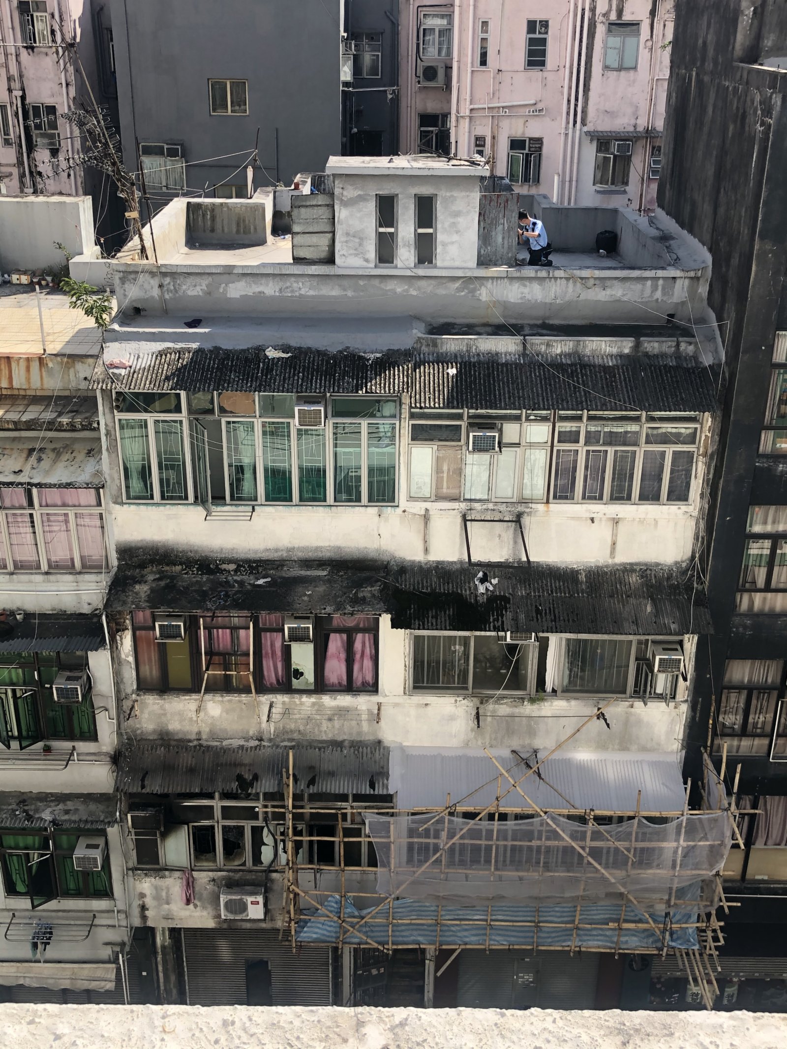 另外11人(13歲至46歲)受傷送院，截至今日清晨(16日)，7名傷者仍然危殆，2人情況嚴重，1人轉為穩定，另1人則已出院（大公報記者攝）