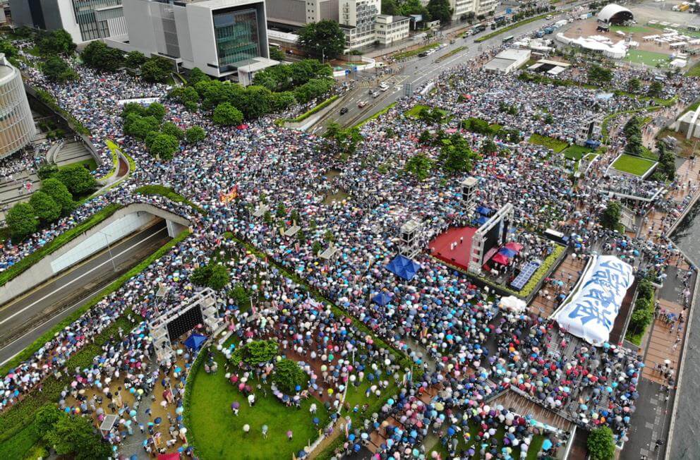2019年7月20日，添馬公園內再發起「守護香港」撐警集會，有31.6萬香港市民參與。
