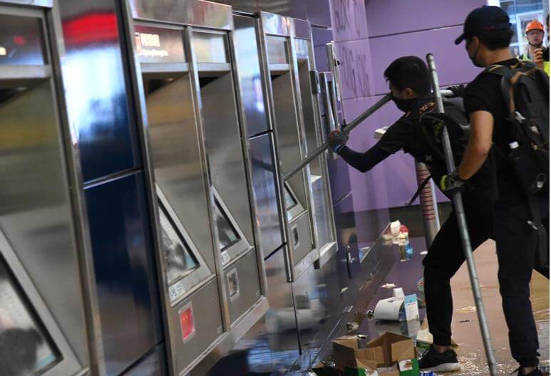 2019年9月1日，激進示威者大肆破壞東涌港鐵站，站內大部分設施遭受破壞，消防喉被打開，一半車站位置水浸。