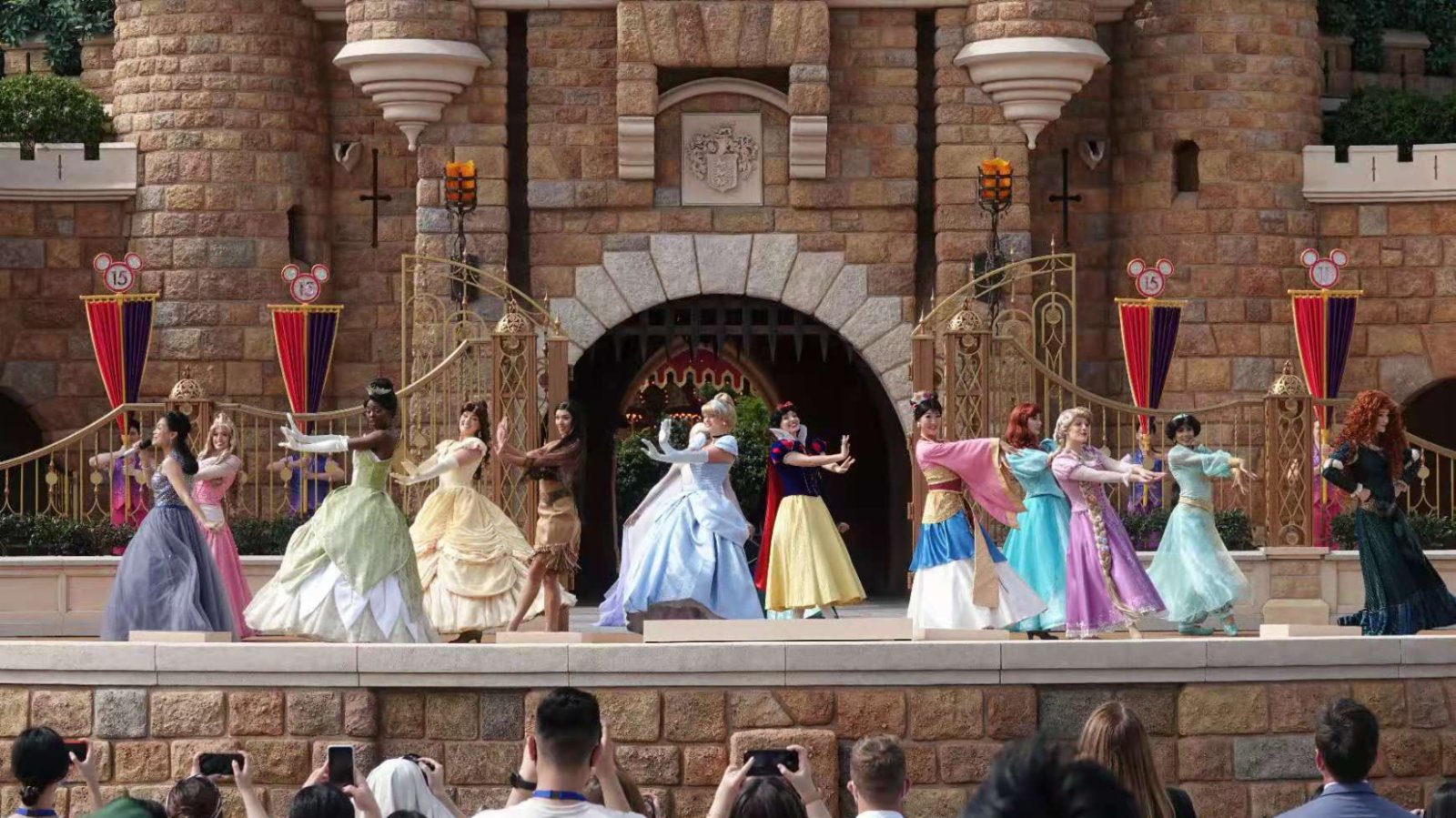 圖集|香港迪士尼成立15周年「奇妙夢想城堡」明開幕