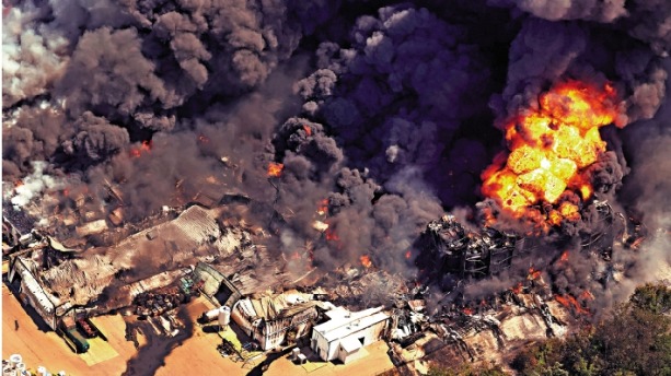 美化工廠爆炸起火　恐釀「生態噩夢」