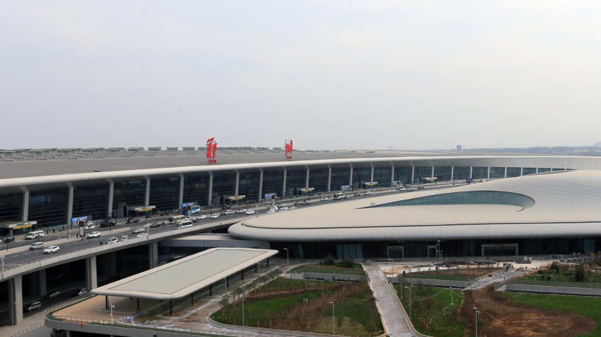 鄭州機場緊急疏散逾三千名旅客　保障抗洪救災航班落地