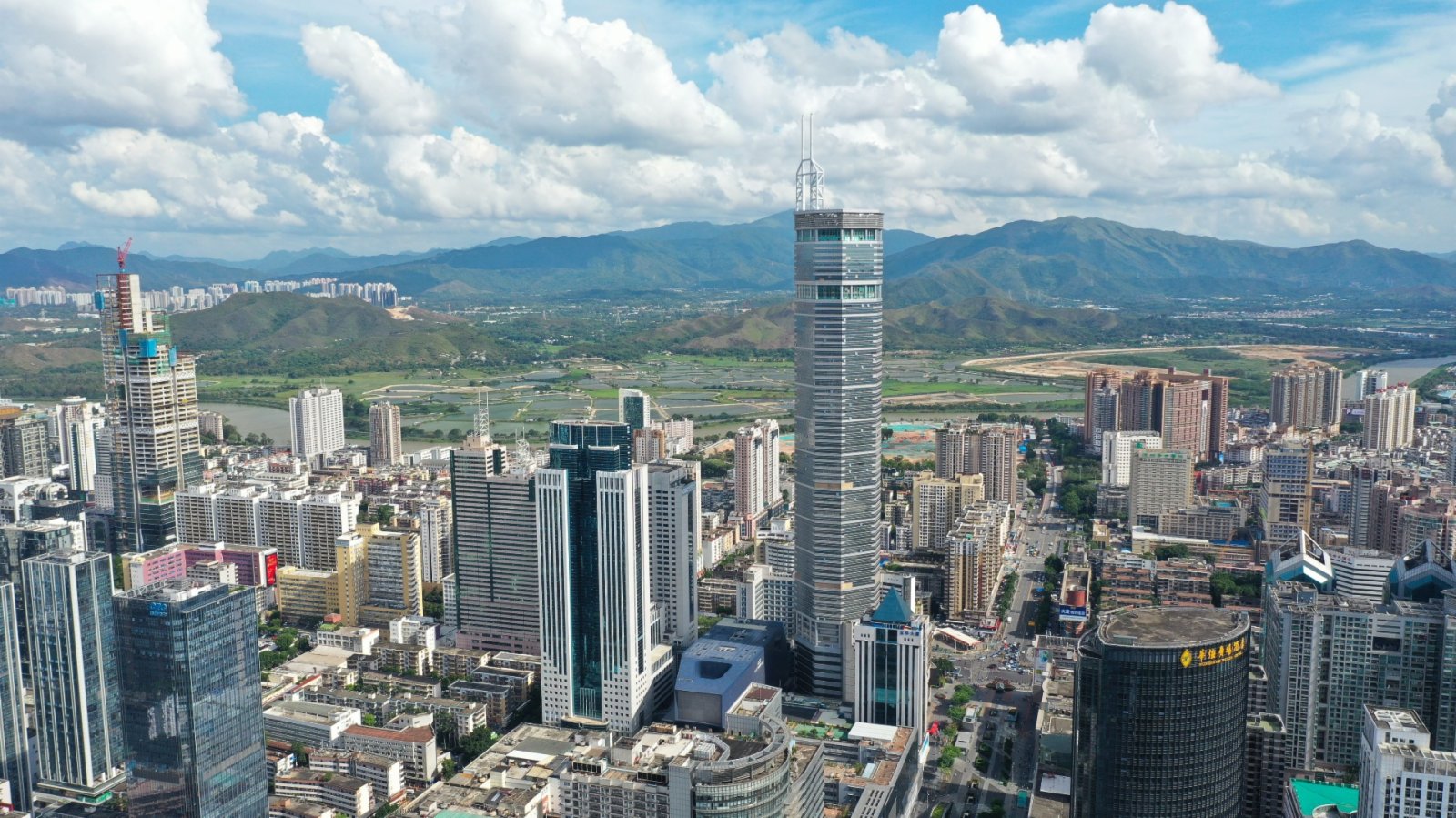 深圳發布消費擴容提質行動方案    擬建大灣區國際免稅城