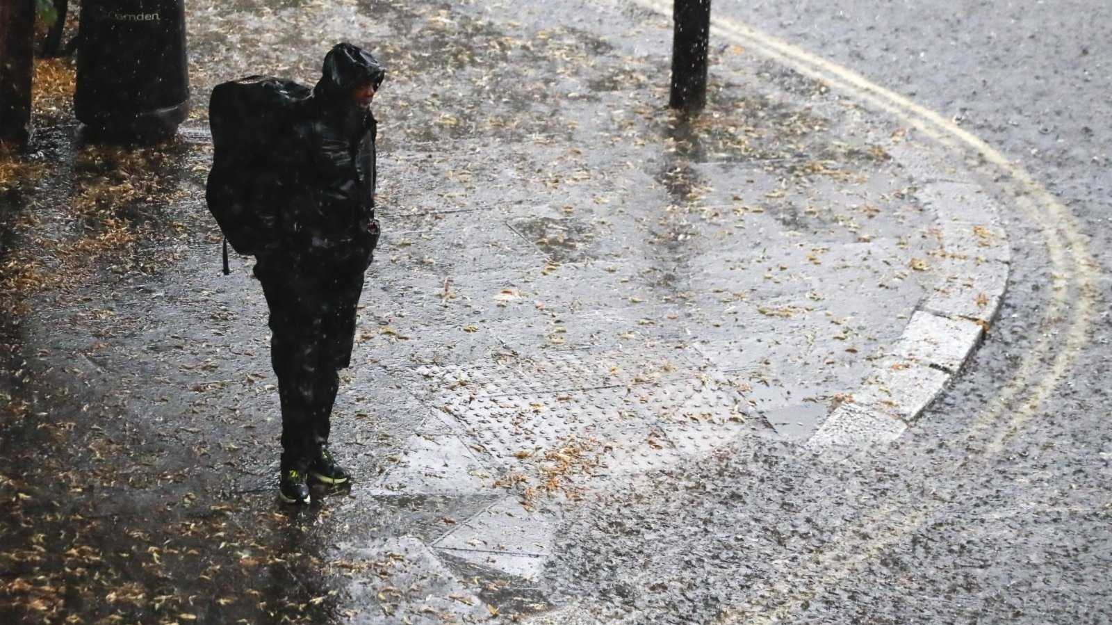 倫敦暴雨引發城市內澇　公共交通受阻醫院停診