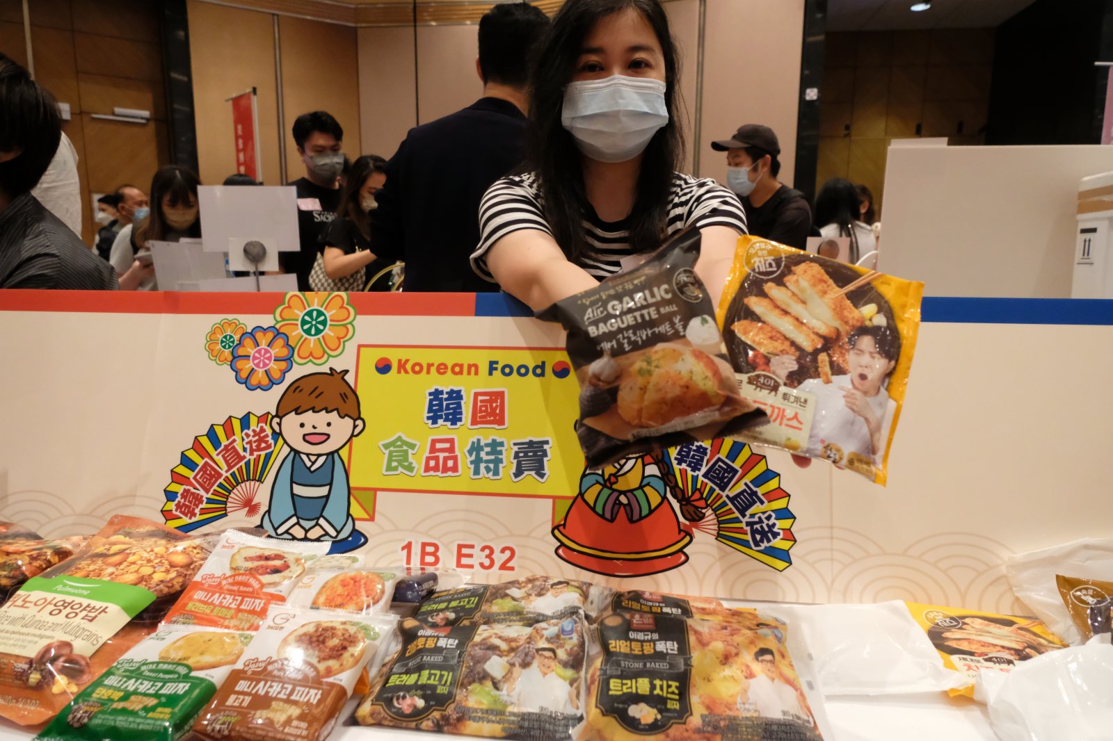 8月4日下午，香港貿發局聯同參展商舉行記者會向傳媒介紹特色產品。美食博覽、香港國際美酒展(特別展)、香港國際茶展、家電·家品·博覽以及美與健生活博覽，將於本月12日在香港會議展覽中心同期揭幕，預期共有超過880家展商參與，為大眾提供一站式多元化購物體驗。