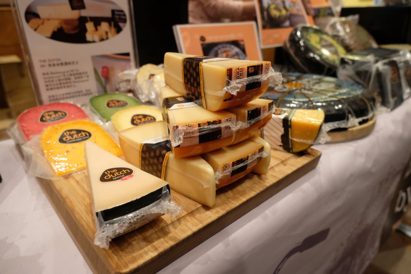 8月4日下午，香港貿發局聯同參展商舉行記者會向傳媒介紹特色產品。美食博覽、香港國際美酒展(特別展)、香港國際茶展、家電·家品·博覽以及美與健生活博覽，將於本月12日在香港會議展覽中心同期揭幕，預期共有超過880家展商參與，為大眾提供一站式多元化購物體驗。