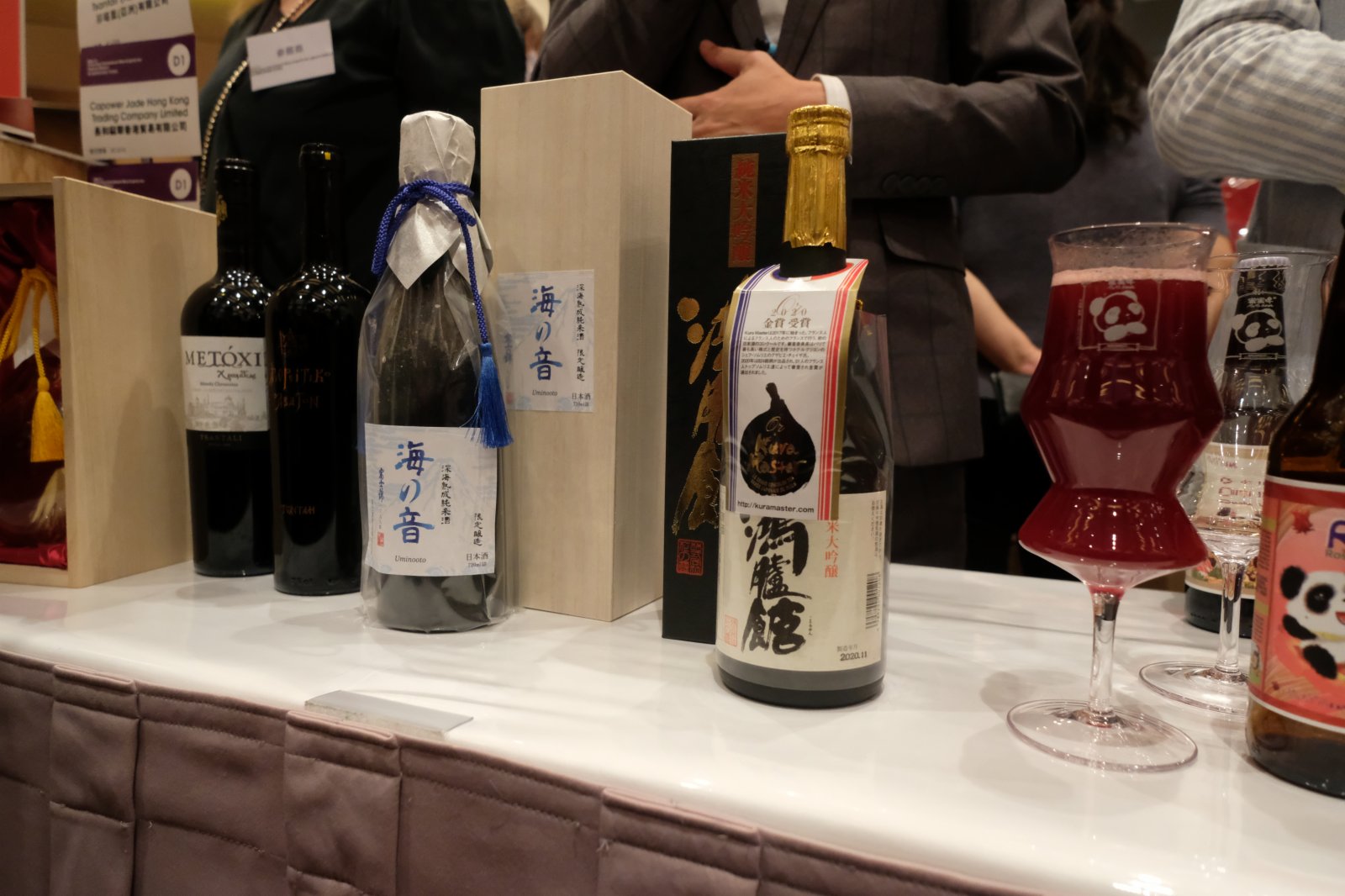 8月4日下午，香港貿發局聯同參展商舉行記者會向傳媒介紹特色產品。美食博覽、香港國際美酒展(特別展)、香港國際茶展、家電·家品·博覽以及美與健生活博覽，將於本月12日在香港會議展覽中心同期揭幕，預期共有超過880家展商參與，為大眾提供一站式多元化購物體驗。