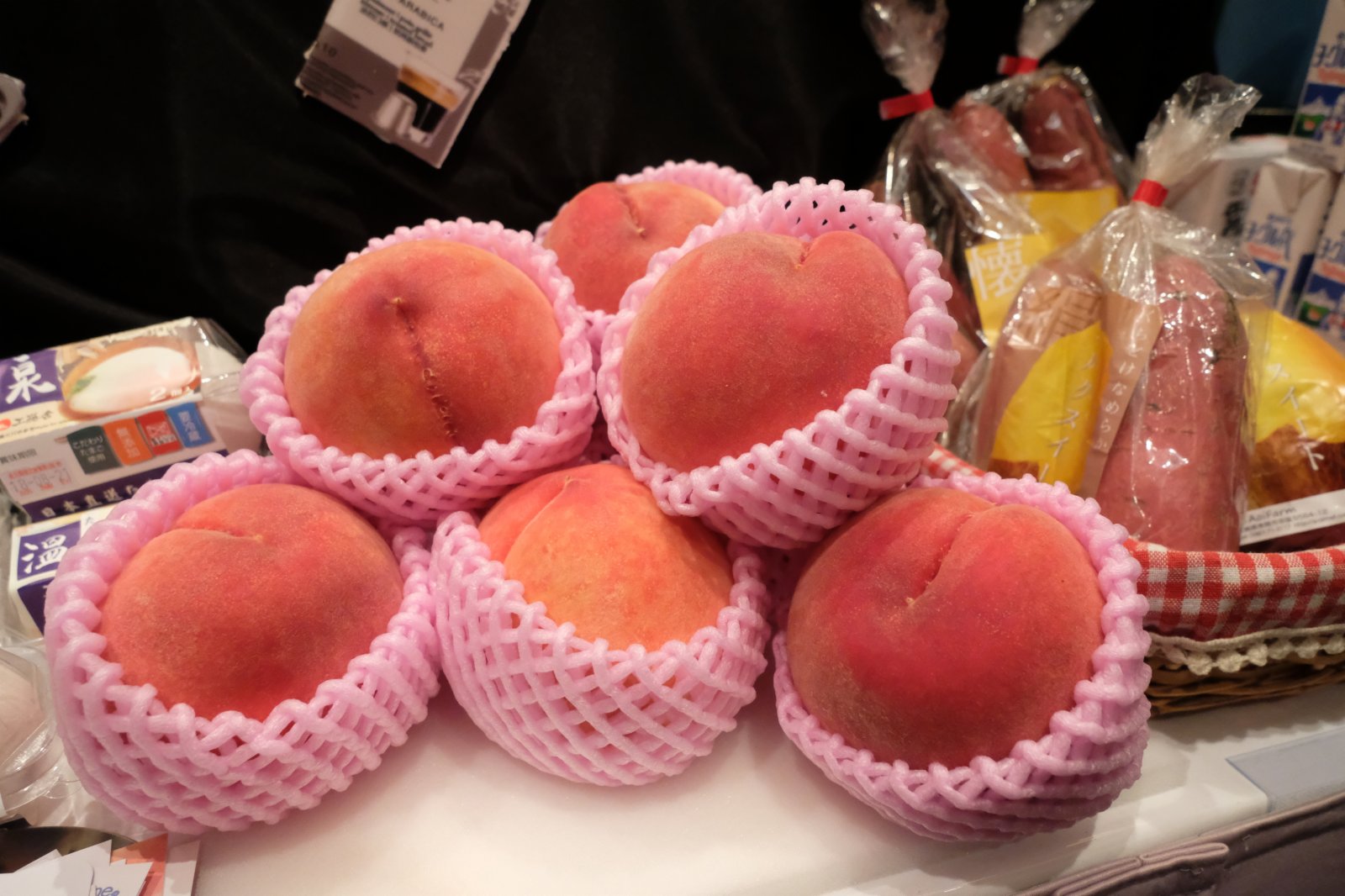 8月4日下午，香港貿發局聯同參展商舉行記者會向傳媒介紹特色產品。美食博覽、香港國際美酒展(特別展)、香港國際茶展、家電·家品·博覽以及美與健生活博覽，將於本月12日在香港會議展覽中心同期揭幕，預期共有超過880家展商參與，為大眾提供一站式多元化購物體驗。