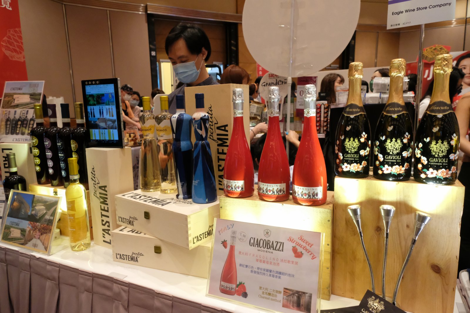 8月4日下午，香港貿發局聯同參展商舉行記者會向傳媒介紹特色產品。美食博覽、香港國際美酒展(特別展)、香港國際茶展、家電·家品·博覽以及美與健生活博覽，將於本月12日在香港會議展覽中心同期揭幕，預期共有超過880家展商參與，為大眾提供一站式多元化購物體驗。