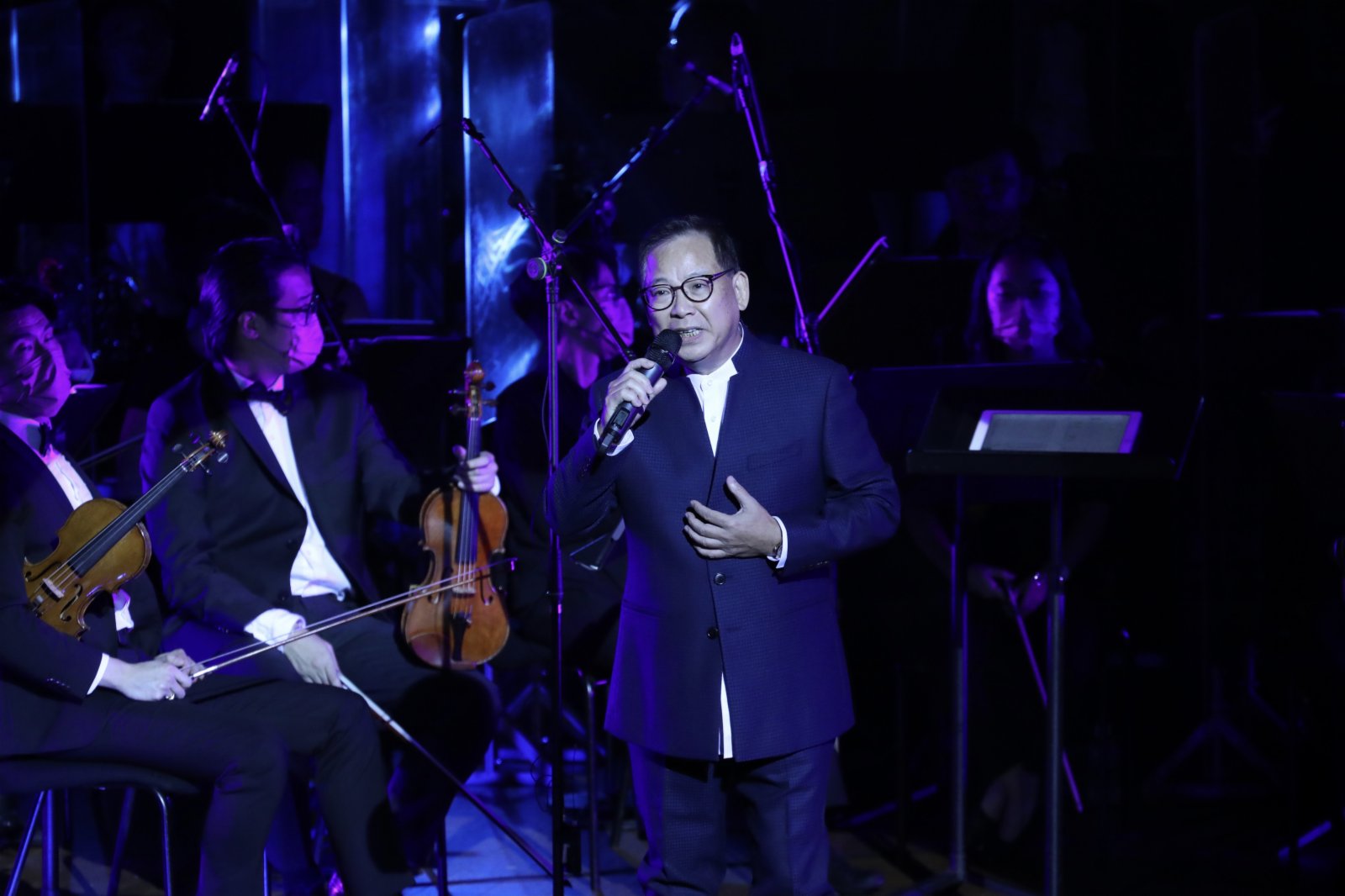 張明敏演唱《感恩有你》。(大公文匯全媒體記者李斯哲攝)