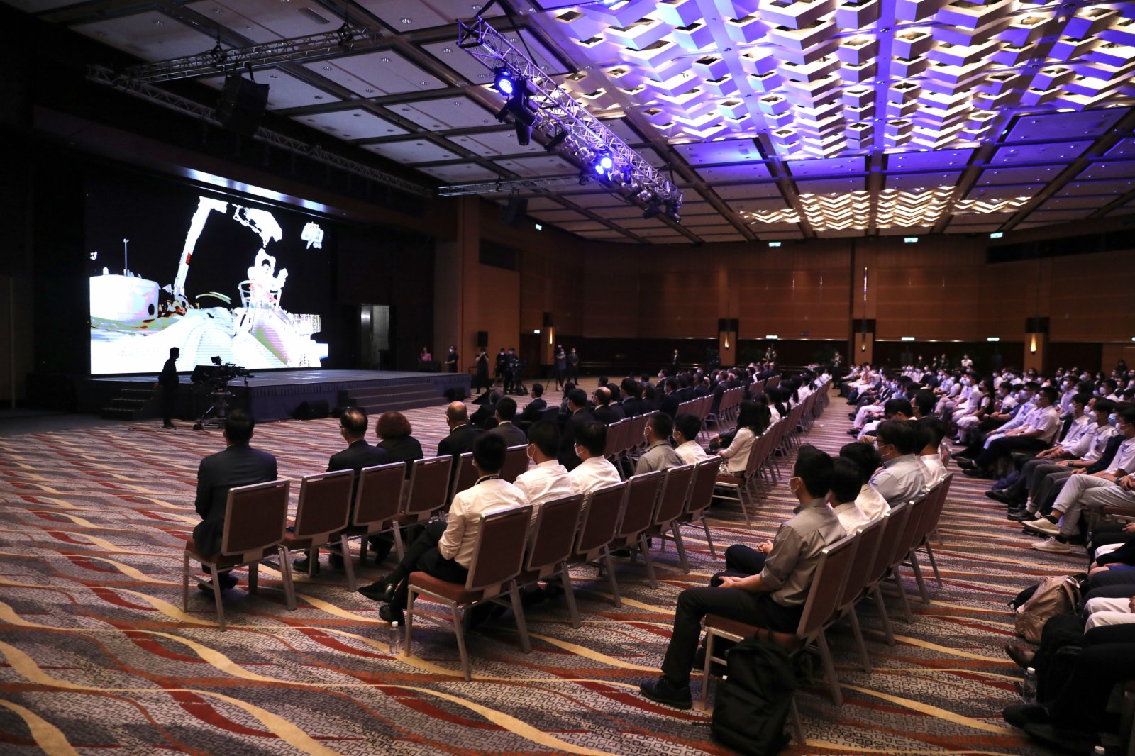 「時代精神耀香江」之仰望星空話天宮活動舉行，三名神舟十二號載人飛船航天員聶海勝、劉伯明、湯洪波，將在天宮空間站與香港青少年實時連線交流，並帶領香港市民參觀空間站的天和核心艙，及回答大家想知的問題。（大公文匯全媒體記者李斯哲攝）