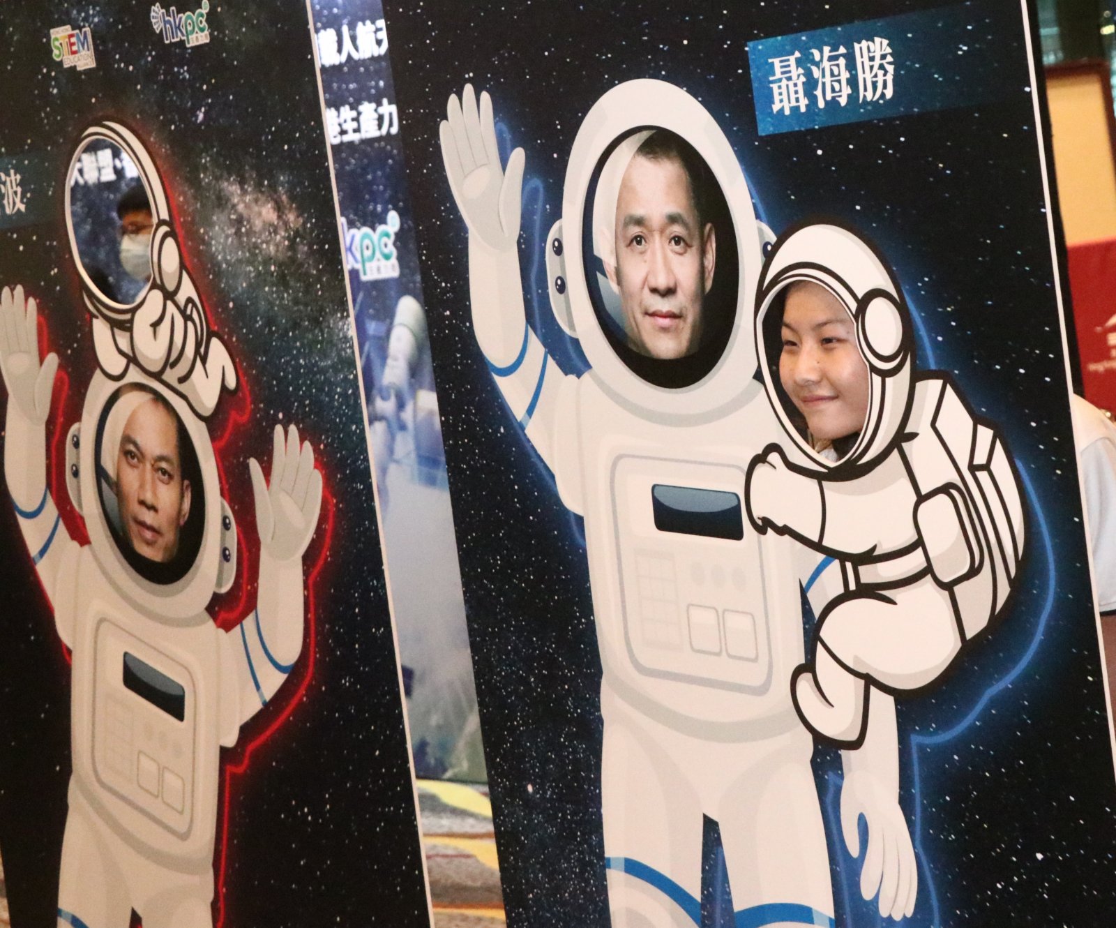 「時代精神耀香江」之仰望星空話天宮活動舉行，三名神舟十二號載人飛船航天員聶海勝、劉伯明、湯洪波，將在天宮空間站與香港青少年實時連線交流，並帶領香港市民參觀空間站的天和核心艙，及回答大家想知的問題。（大公文匯全媒體記者彭子文攝）