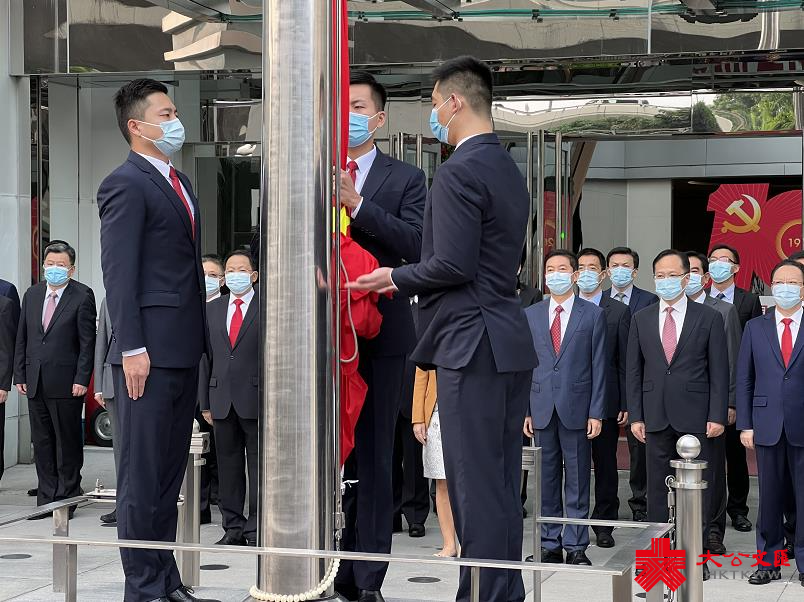 今日(10月1日)是國慶節，香港中聯辦早晨舉行升旗儀式，慶祝中華人民共和國成立72周年。中聯辦主任駱惠寧等出席升旗禮（大公文匯全媒體記者 攝）