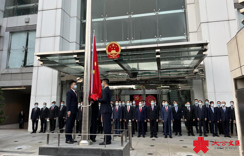今日(10月1日)是國慶節，香港中聯辦早晨舉行升旗儀式，慶祝中華人民共和國成立72周年。中聯辦主任駱惠寧等出席升旗禮（大公文匯全媒體記者 攝）