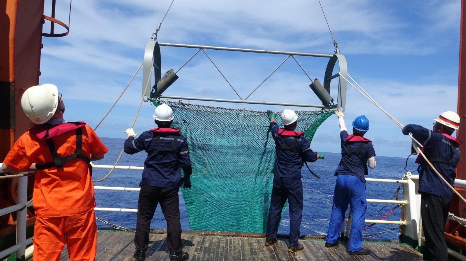 國產深海絞車隨「向陽紅06」船完成首個深海調查