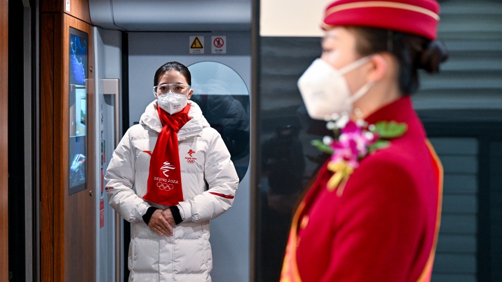 26歲的吳一凡是京張高鐵「雪之夢」乘務組中的一員。這個平均年齡25歲的乘務組，主要值乘北京北至太子城、北京北至延慶的復興號智能動車組列車，除了提供日常乘務服務，還承擔著京張高鐵智能動車組的外語講解服務。