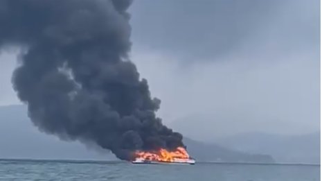 西貢吊鐘洲遊艇陷火海　船上15人安全獲救