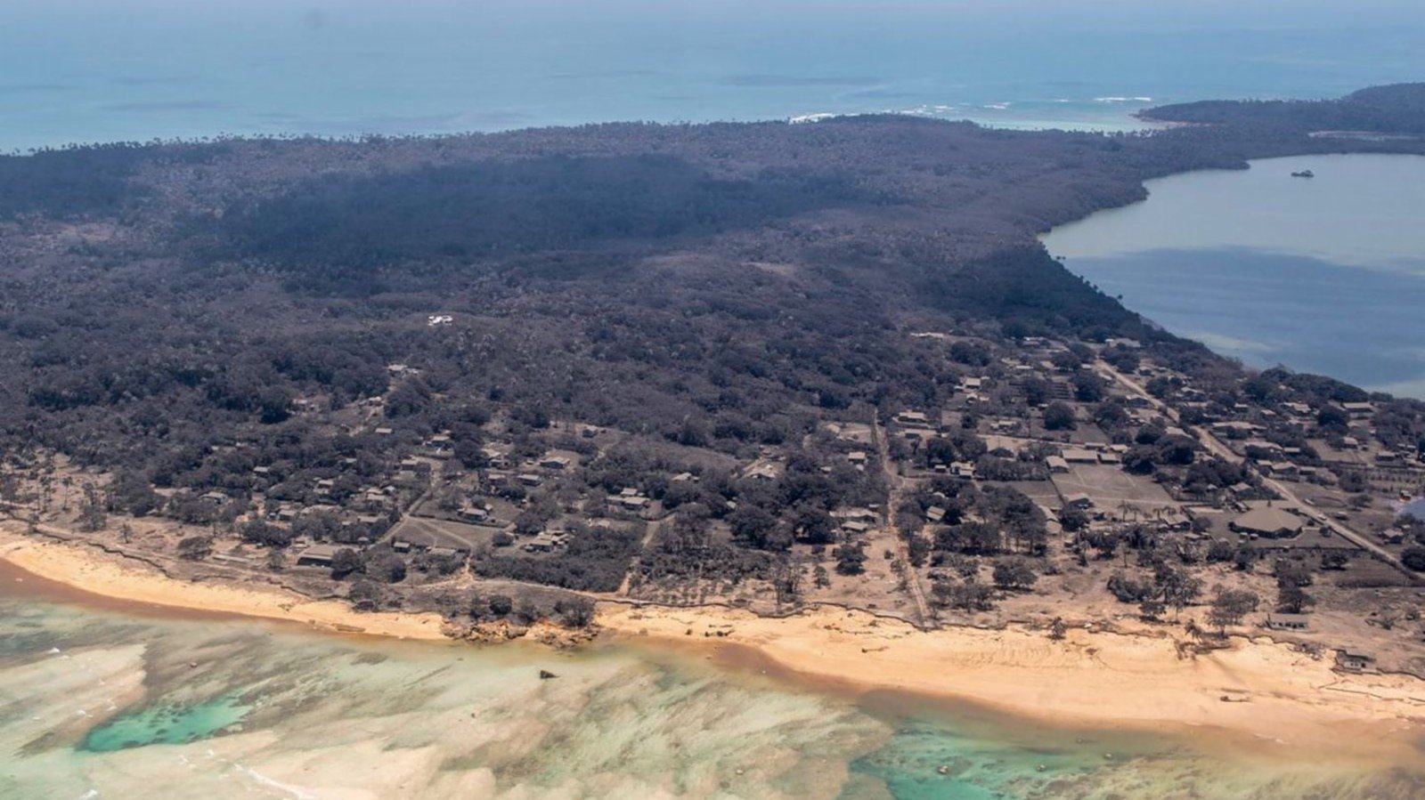 湯加政府在火山噴發後發布首個聲明：境內一島嶼上全部房屋被毀