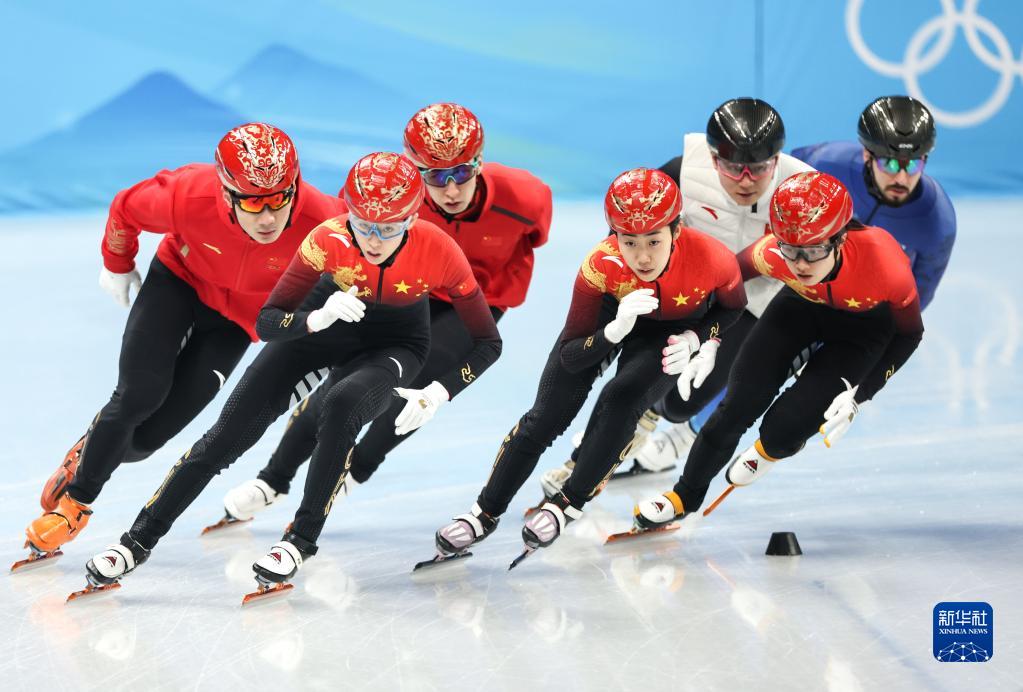 1月30日，運動員在短道速滑訓練中。新華社