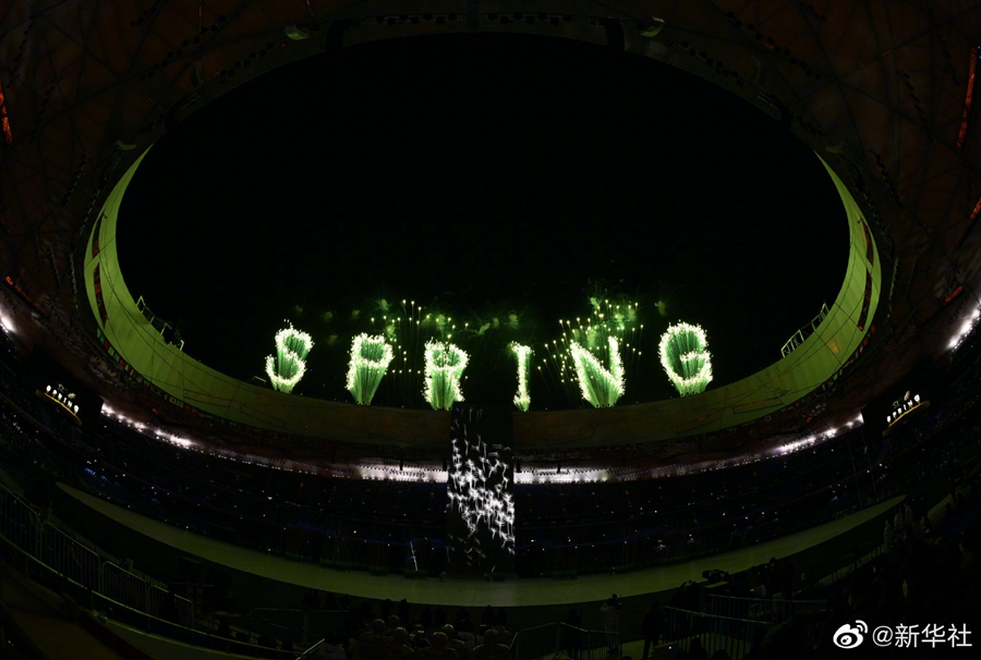 4日晚，北京冬奧會開幕式上演繹《立春》。這一天，恰逢「二十四節氣」當中的「立春」，也是一年「二十四節氣」的第一個。「立春」之日，北京冬奧會開幕，也寓意著各國朋友共同迎接一個新的春天。北京冬奧會，是冬奧會歷史上的第二十四屆。