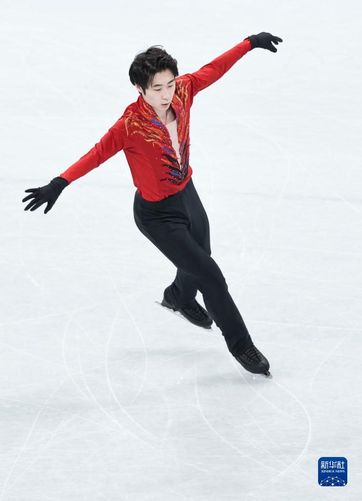 2月10日，中國選手金博洋在比賽中。當日，北京2022年冬奧會花樣滑冰男子單人滑自由滑比賽在首都體育館舉行。（新華社）