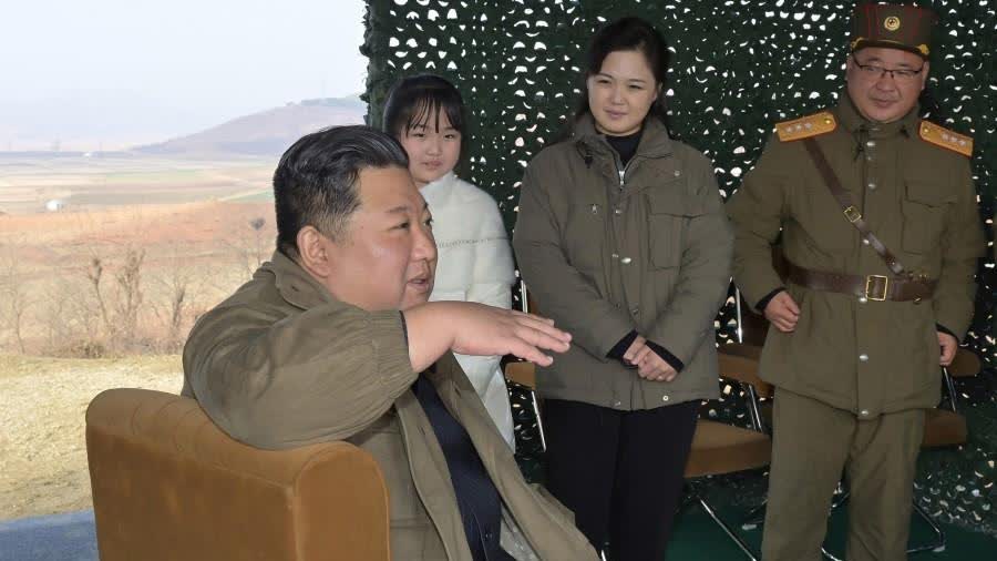 朝鮮試射洲際彈道導彈　金正恩偕妻女露面