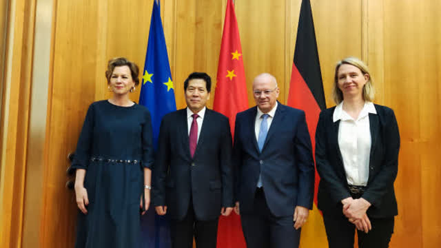 中國政府歐亞事務特別代表李輝同德國外交部國務秘書米夏埃利斯舉行會談