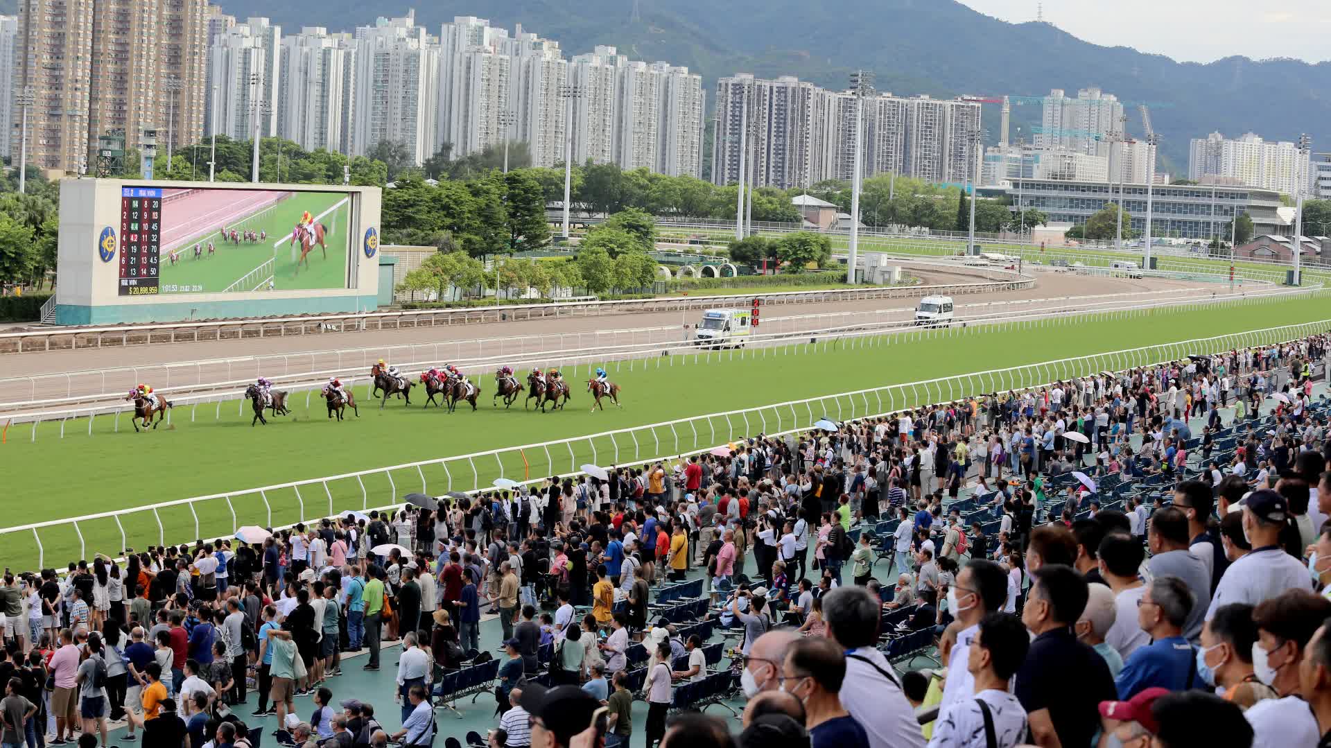 （多圖）香港共慶回歸賽馬日　逾2.1萬市民歡度嘉年華