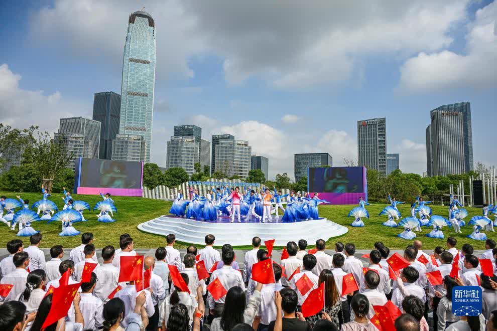 這是杭州亞運會火炬傳遞台州站起跑儀式現場(9月14日攝)。

當日，杭州亞運會火炬在浙江省台州傳遞。（新華社記者孫非攝）