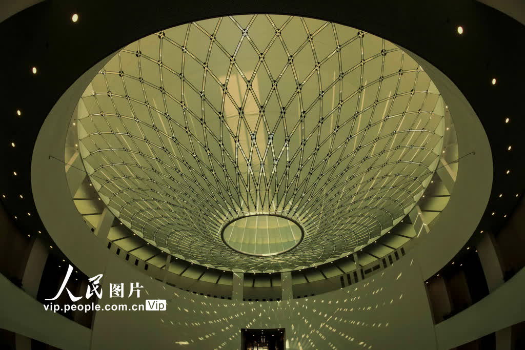 廣州藝術博物院（廣州美術館）新館設計精美的圓形玻璃穹頂是最吸睛的造型。（穆亦攝）