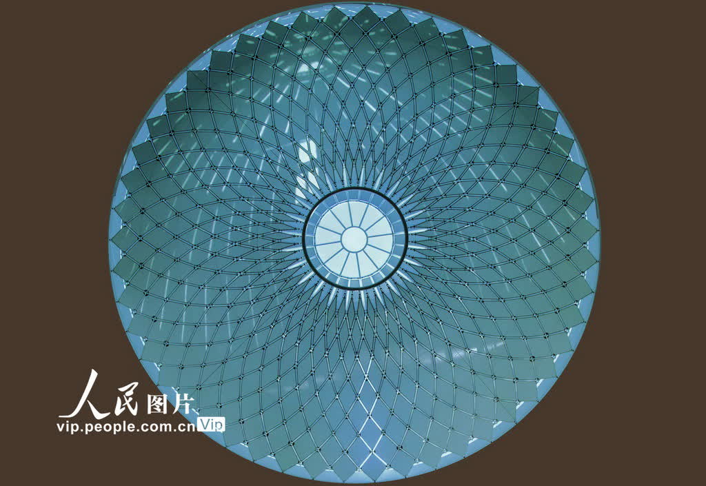 2023年10月12日，廣州藝術博物院（廣州美術館）新館玻璃穹頂仰視圖。（穆亦攝）