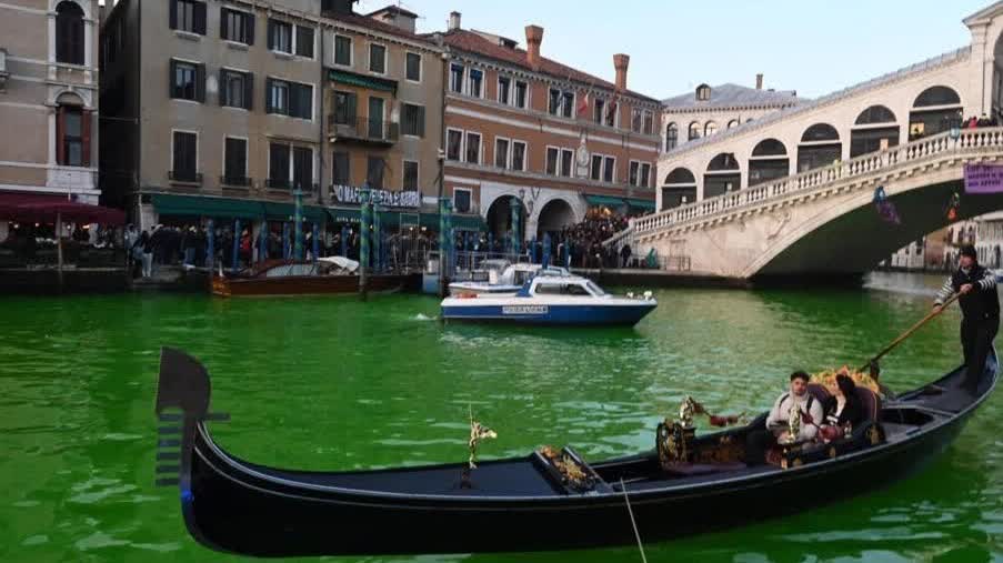 環保人士染綠威尼斯大運河　威尼斯市長譴責「破壞生態」