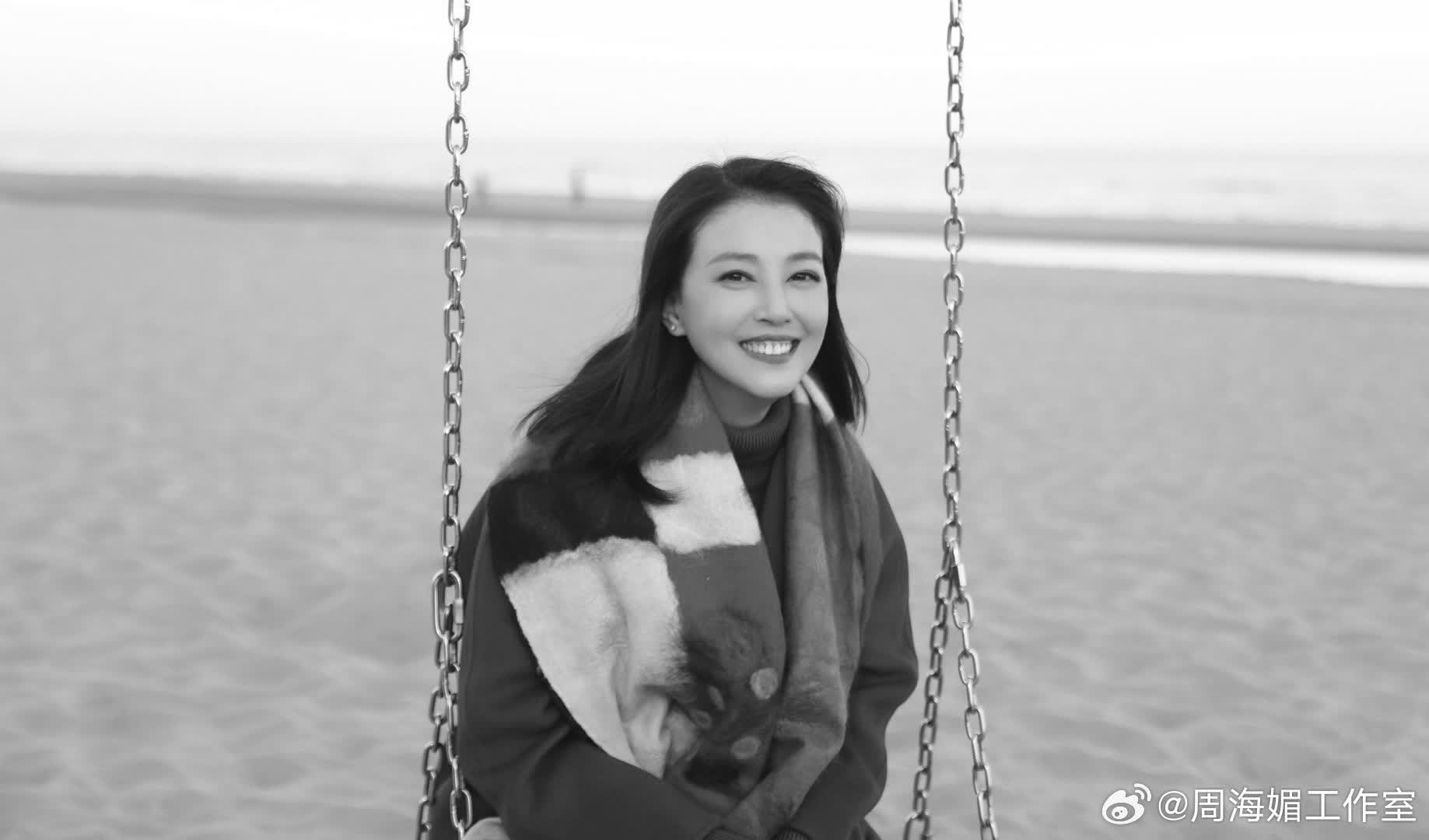 周海媚 