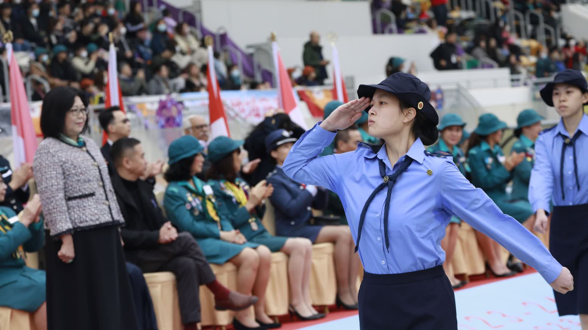 （多圖）逾百女童軍旗隊檢閱隊大會操　展現愛國愛港團結精神