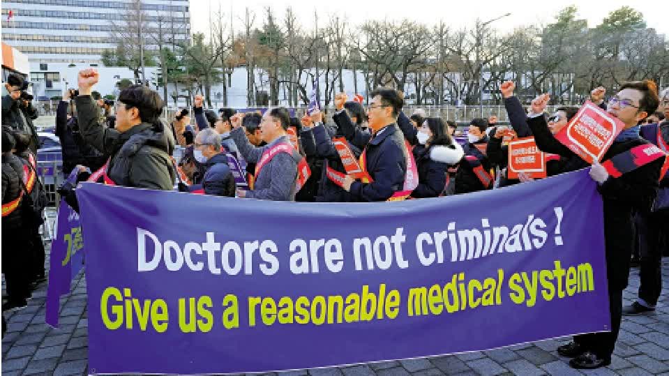 韓政府讓步　允醫學院自行調整擴招人數