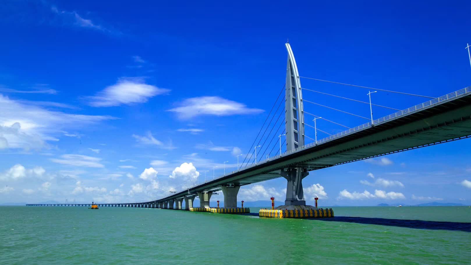 五一假期　港珠澳大橋免費通行！