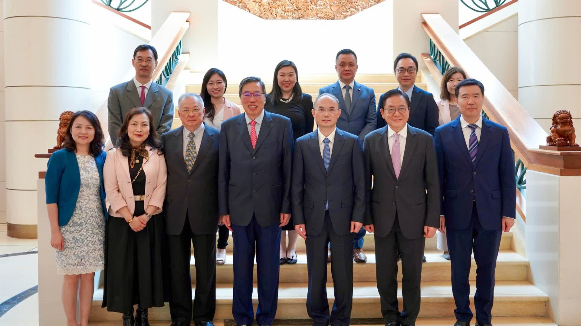 立法會考察團訪問新加坡國會　梁君彥倡兩地攜手共創新機遇