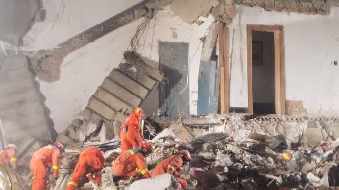 安徽居民樓坍塌現場發現一名失聯人員