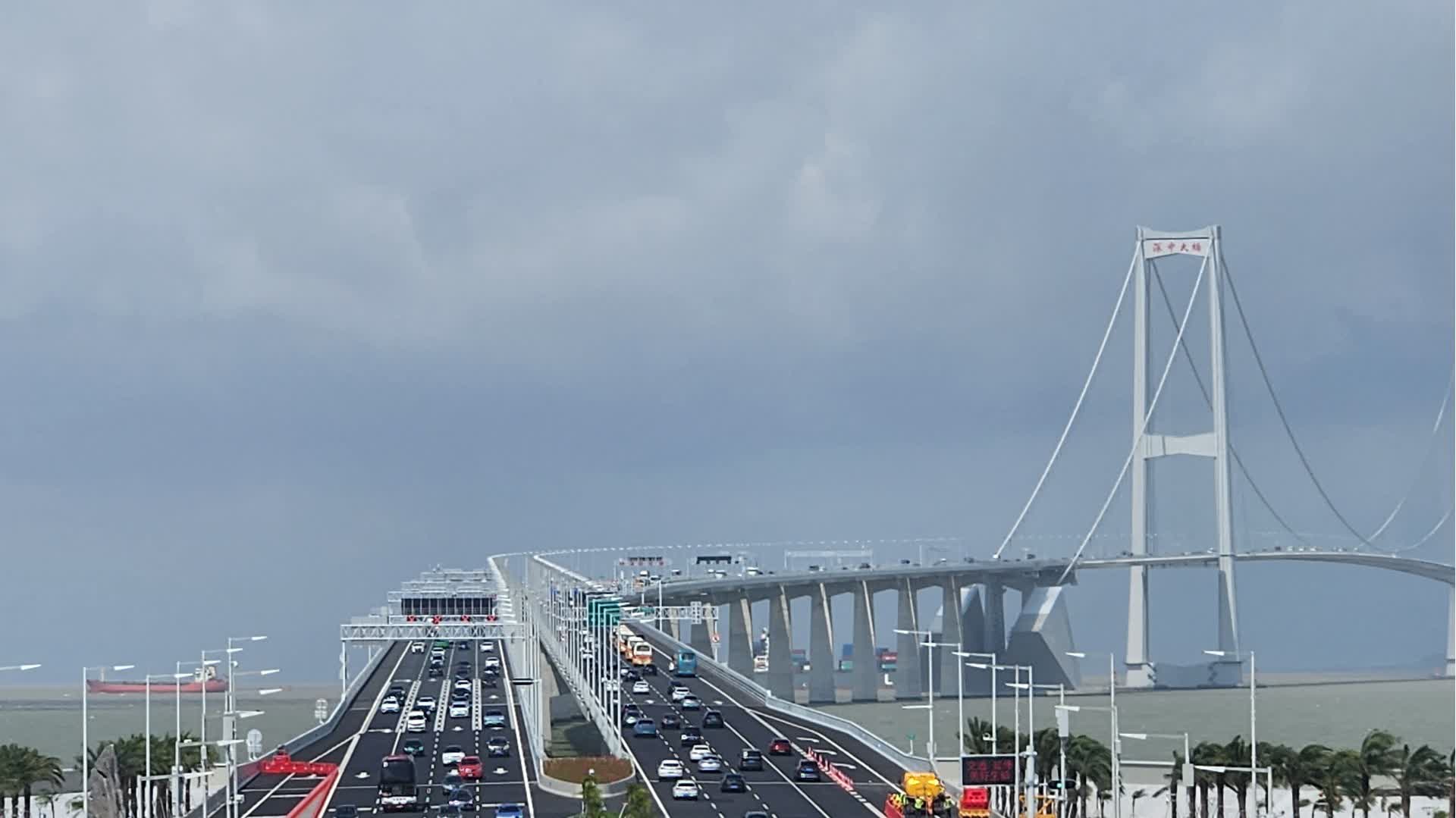 深中通道24小時車流超12.5萬車次　粵港直通巴上橋助灣區生活圈提速