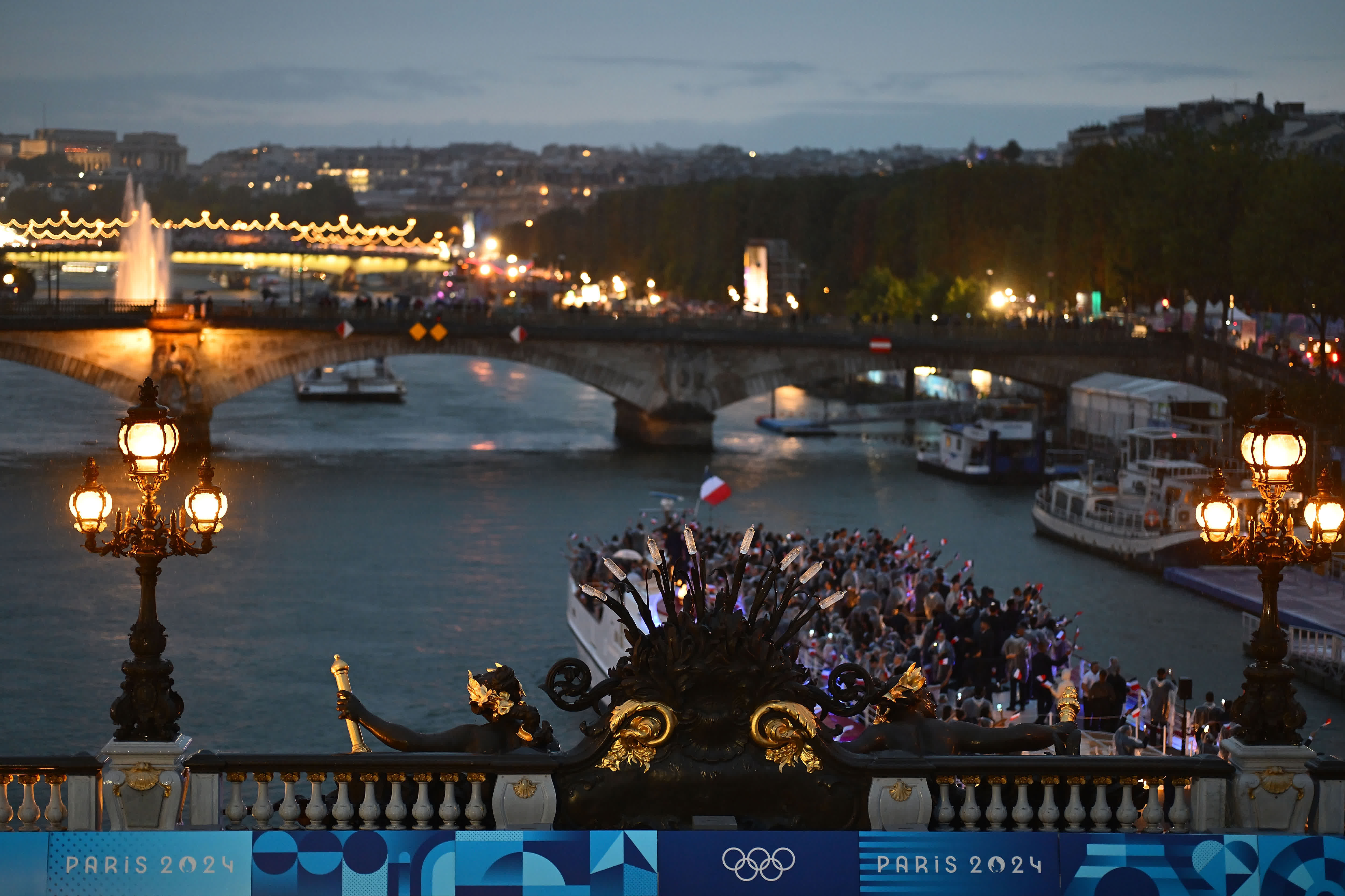 當地時間7月26日，第33屆夏季奧林匹克運動會開幕式在法國巴黎舉行。（新華社）