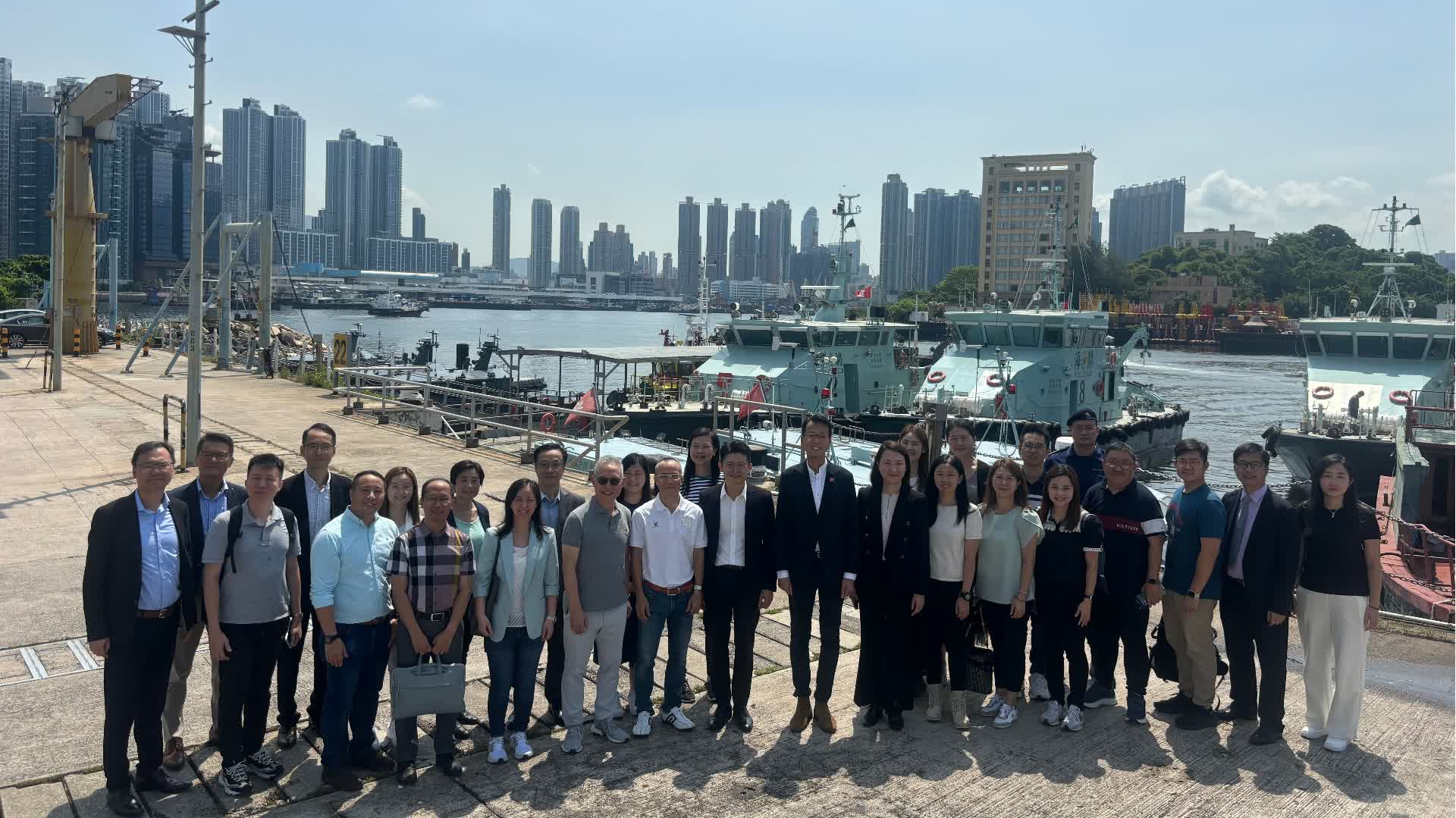 葵青區議會參觀香港海關設施　區議員冀與海關合作解決民生議題