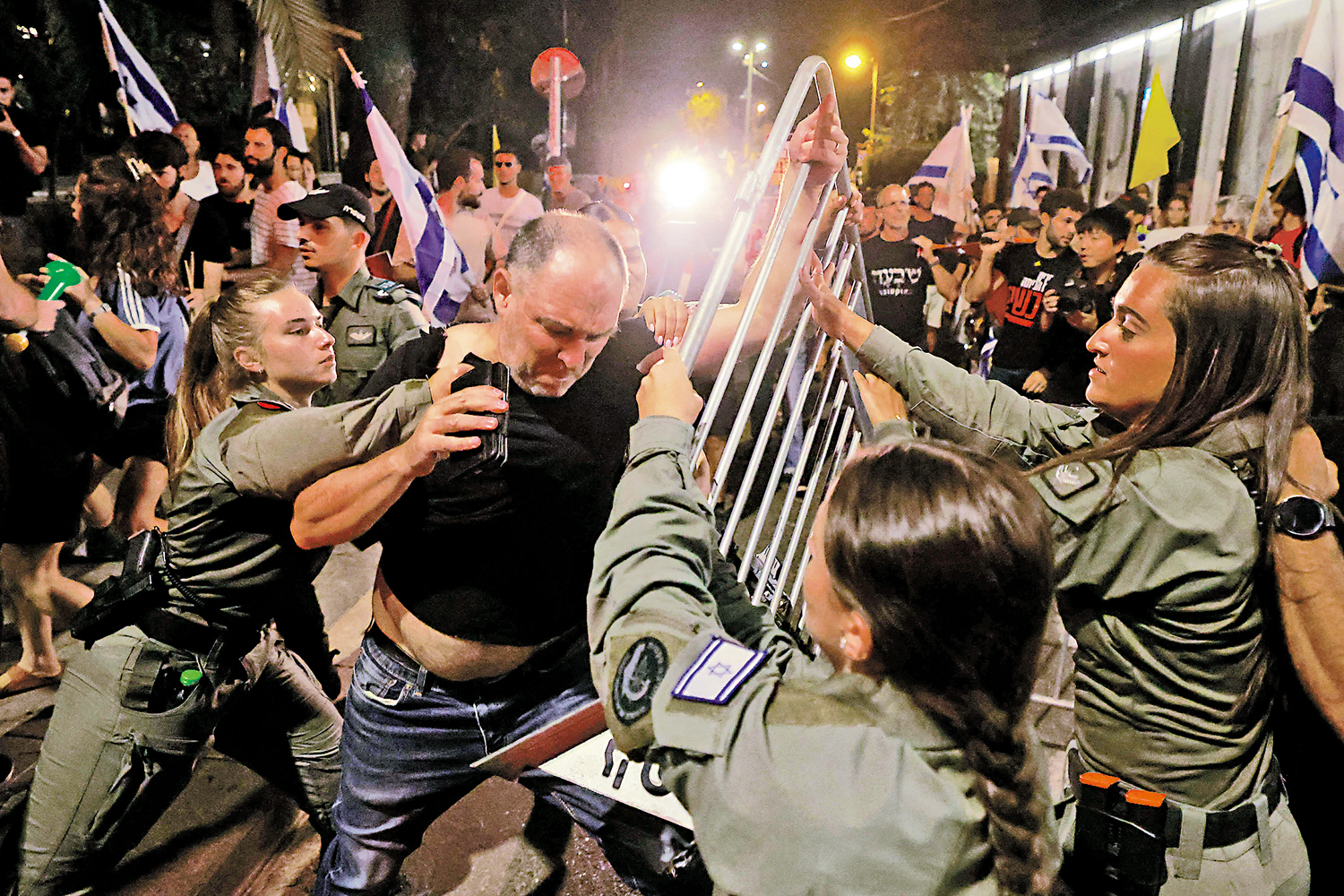 數千示威者包圍以色列總理私宅- 首頁- 大公文匯網